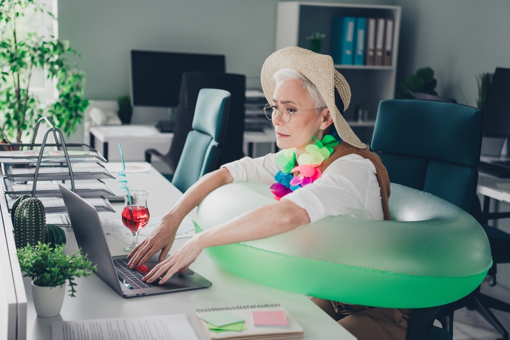 Photo,of,smart,elderly,chief,female,stressed,deadline,summer,vacation